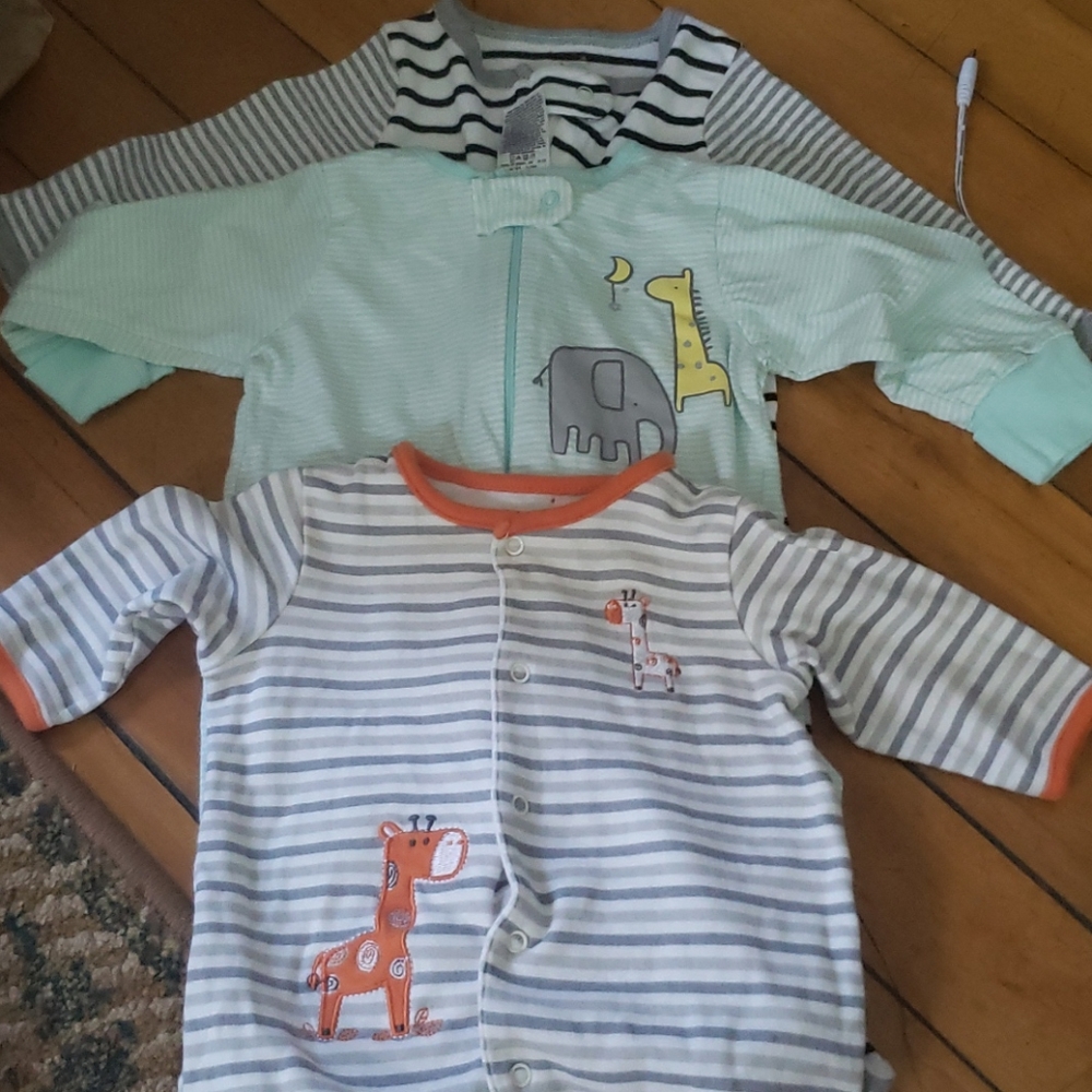3 footie pajamas 0-3 months